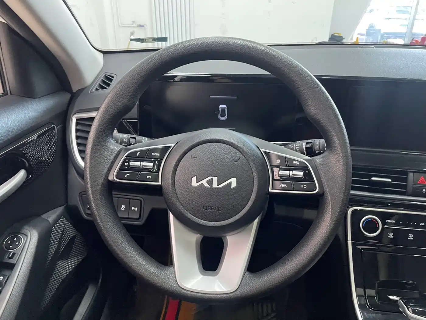 Kia Seltos 2023 1.5L CVT Luxury Edition фото 10