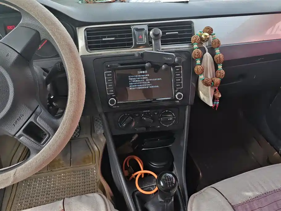 Volkswagen Santana 2015 1.6L Manual Trend Edition фото 13