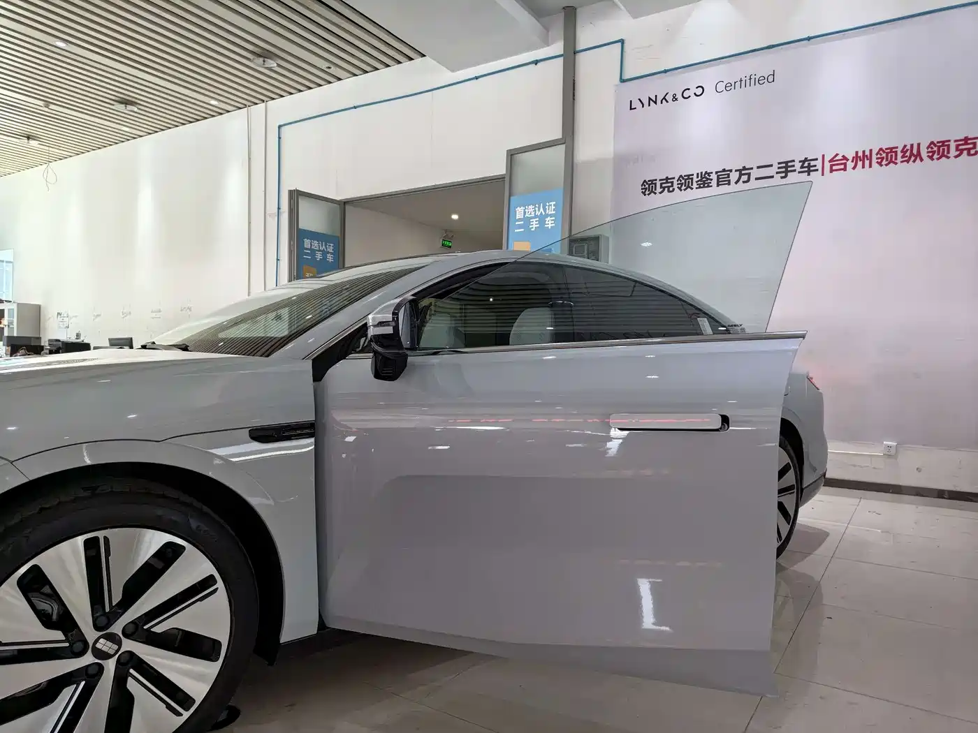 Geely Galaxy Galaxy E8 2024 665km RWD Starship Voyager Edition фото 21