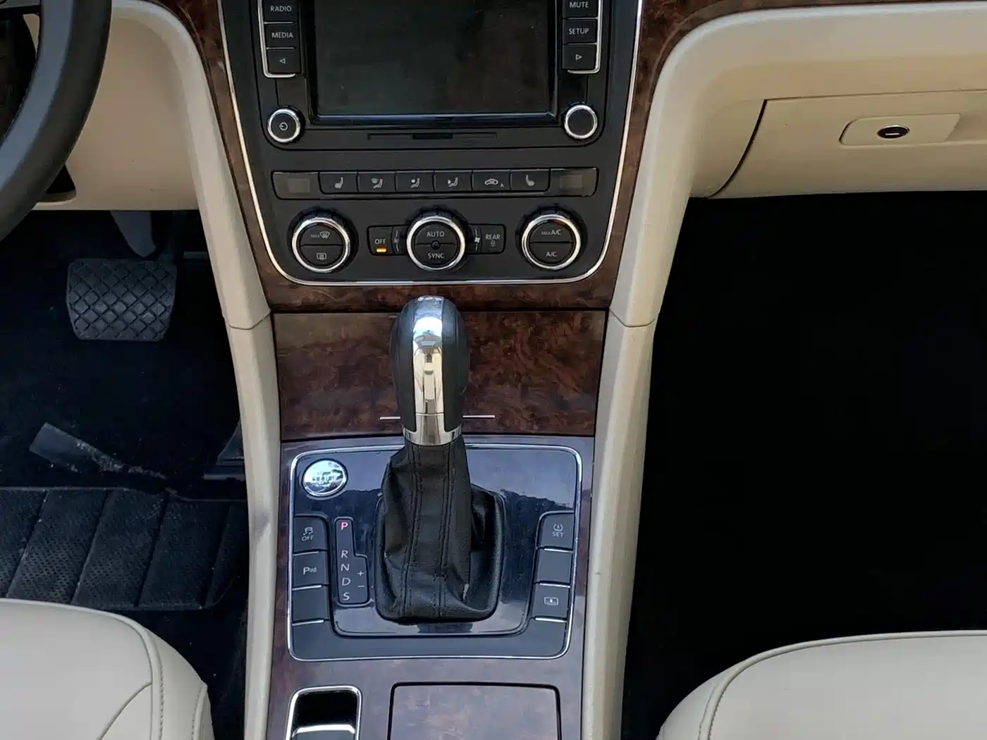 Photo 18 - Volkswagen Passat