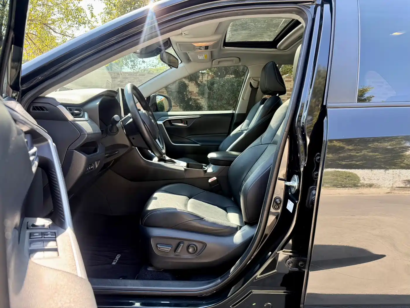 Toyota Wildlander 2021 2.0L CVT 2WD Luxury Edition фото 11