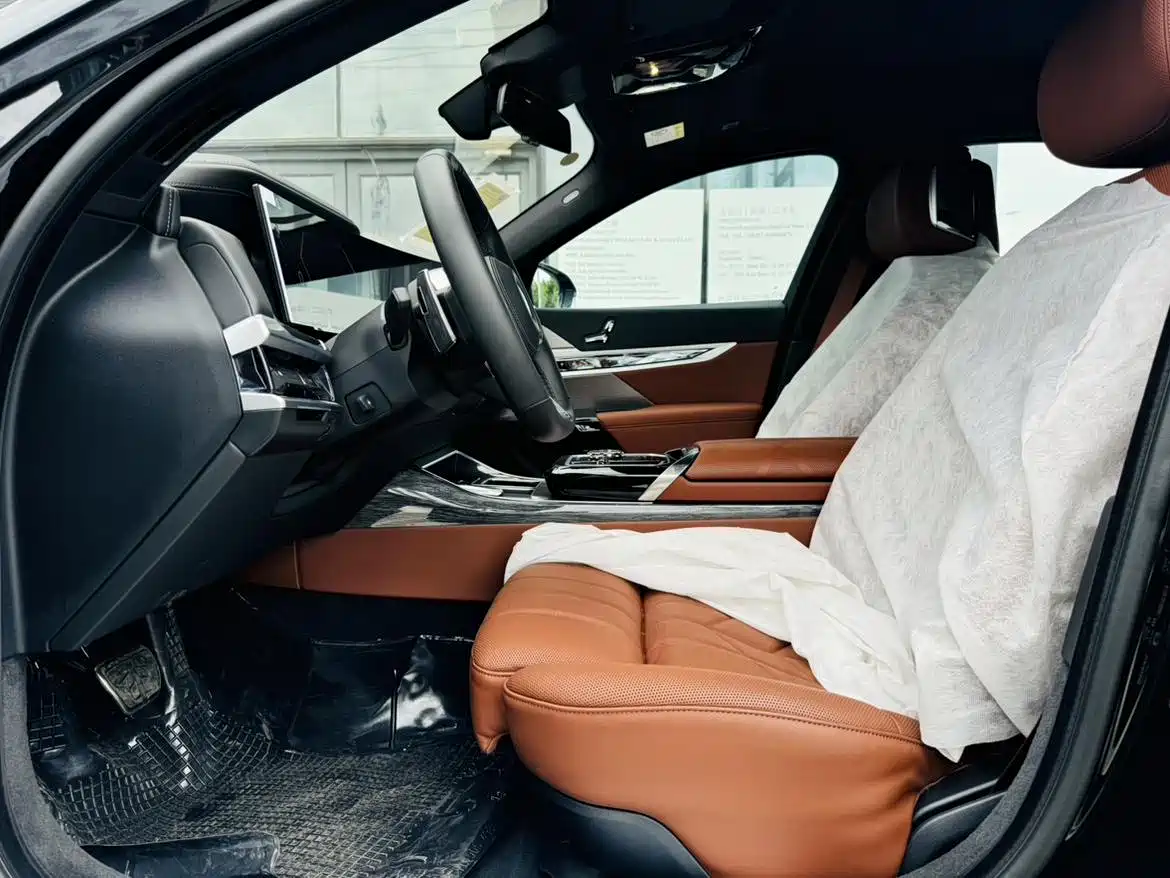 BMW 7 Series 2023 740Li Exclusive M Sport Package фото 4