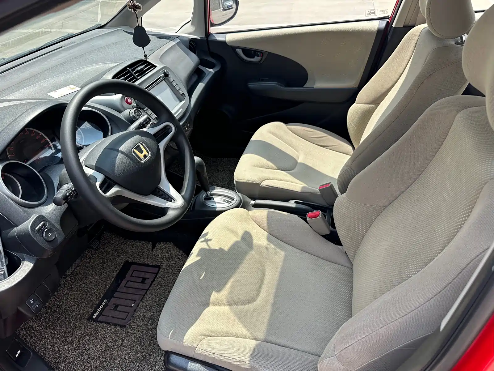 Фото 6 - Honda Fit