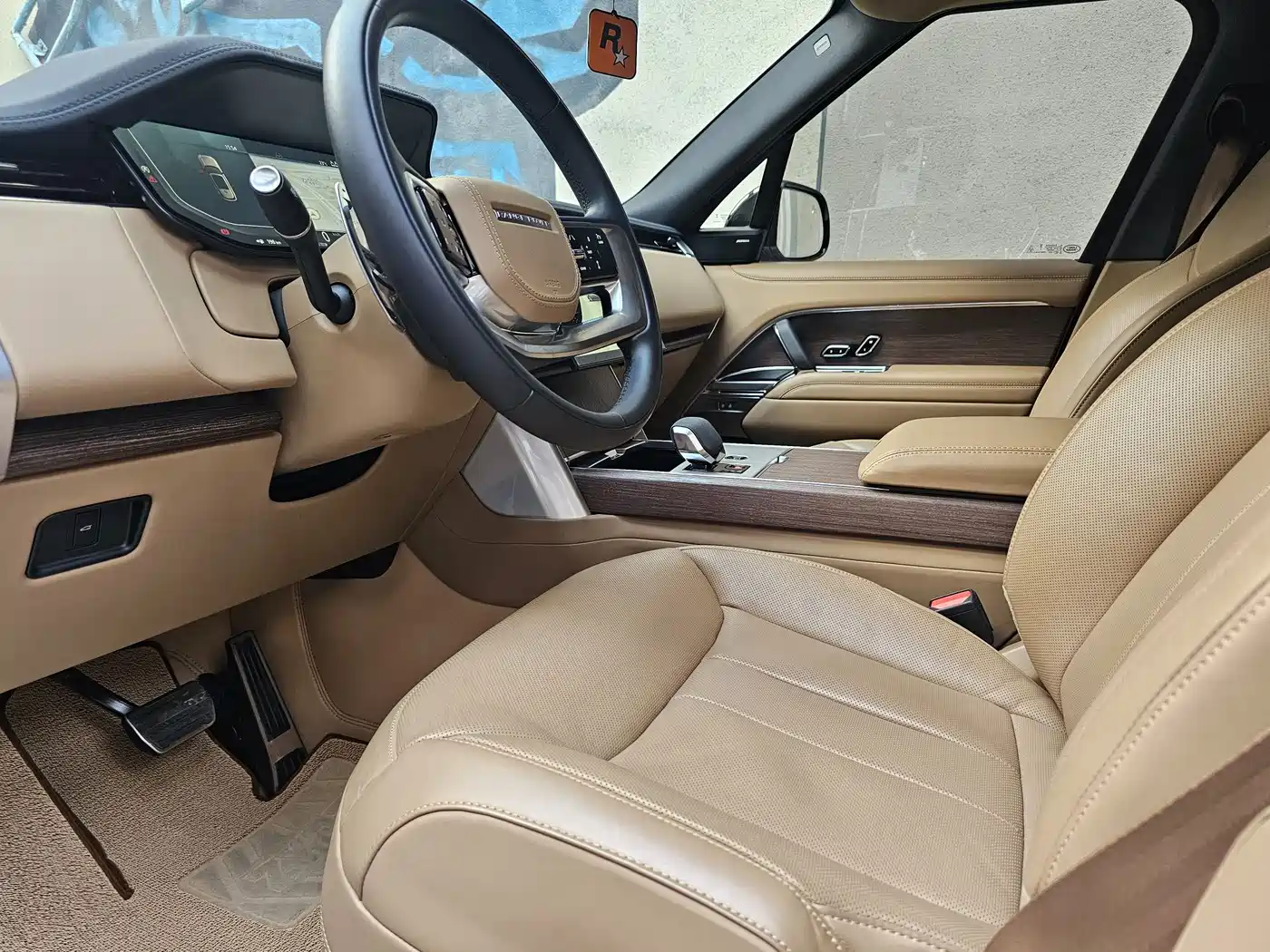 Land Rover Range Rover 2025 3.0 L6 400PS Flourishing Era Extended Wheelbase фото 6