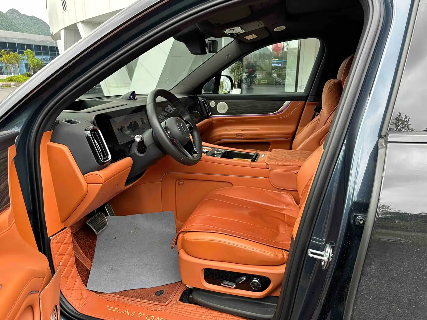 AITO Wenjie AITO M9 2024 Extended Range Ultra 42kWh 6-Seater фото 4