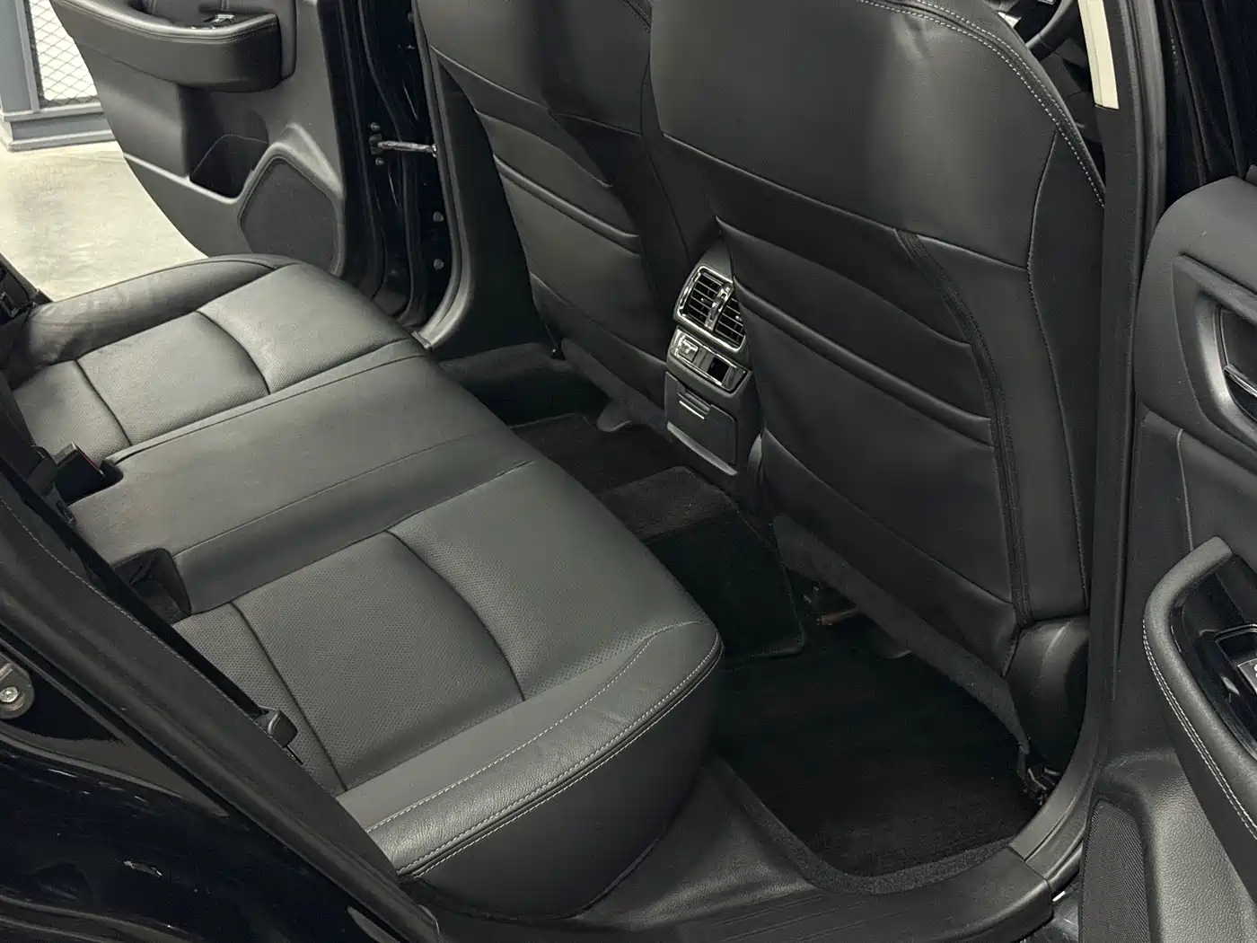 Subaru Legacy 2016 2.5i AWD Glory Edition фото 17