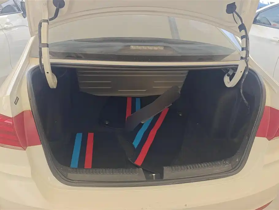 Volkswagen Santana 2016 1.6L Automatic Trend Edition фото 4