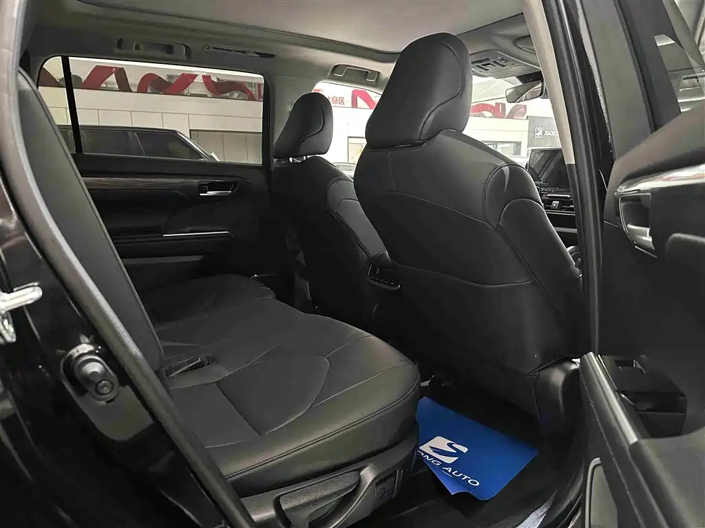 TOYOTA HIGHLANDER