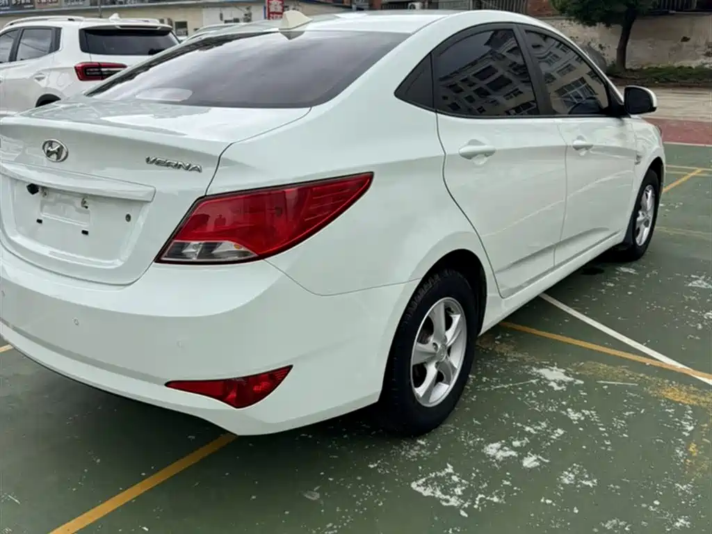 Hyundai Verna 2014 1.4L Automatic Smart GLS фото 10