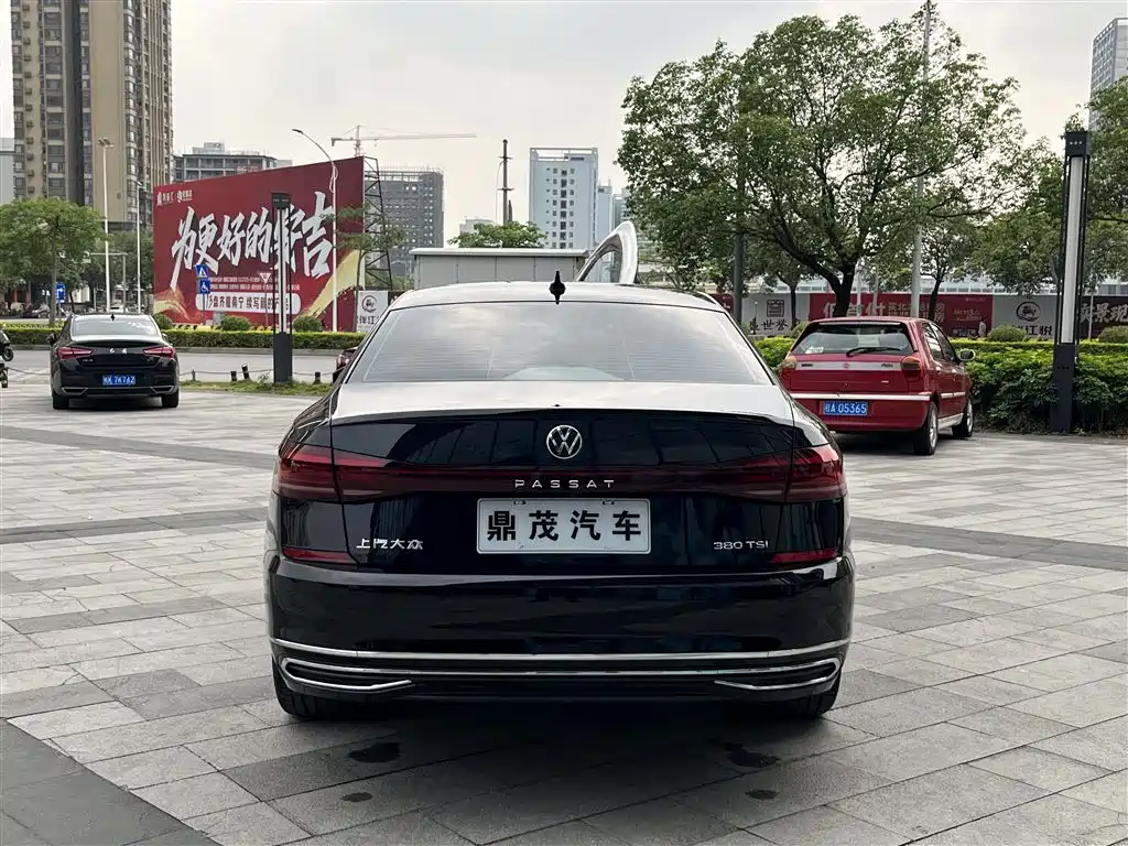 Volkswagen Passat 2024 380TSI Starlight Dragon Soaring Edition фото 4