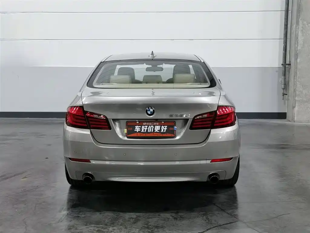 BMW 5 Series 2013 535Li Leadership фото 4