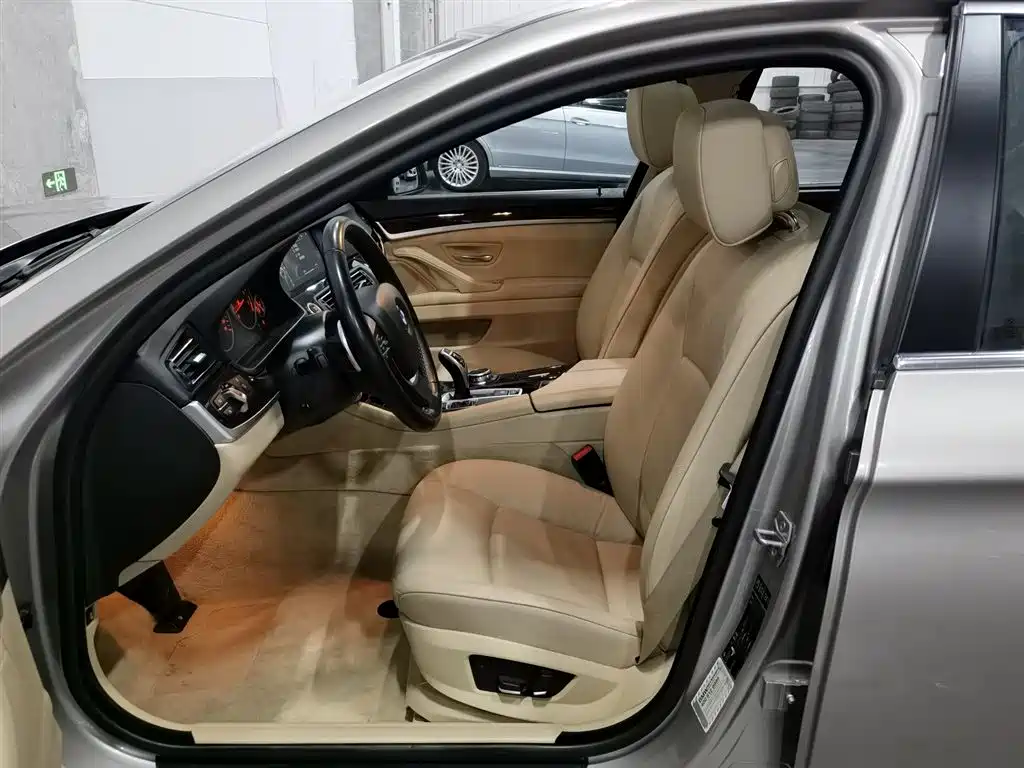 BMW 5 Series 2013 535Li Leadership фото 10