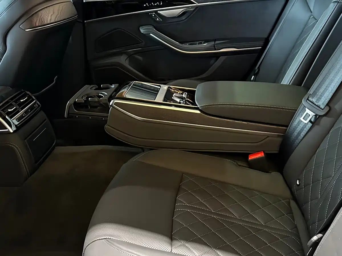 Audi A8 2026 A8L 50 TFSI quattro Selection фото 6