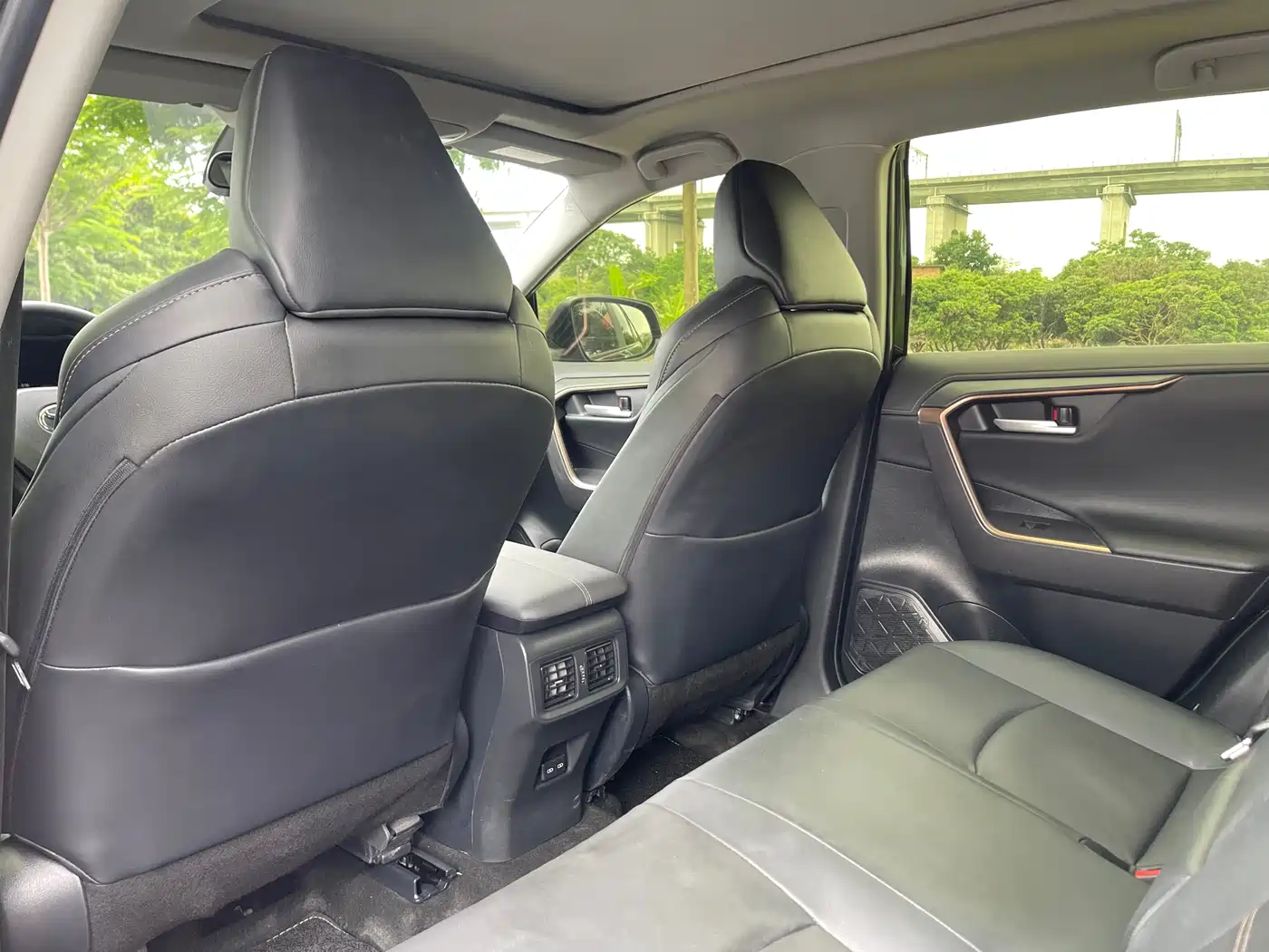 Toyota Wildlander 2024 Hybrid 2.5L E-CVT FWD Luxury PLUS Edition фото 27