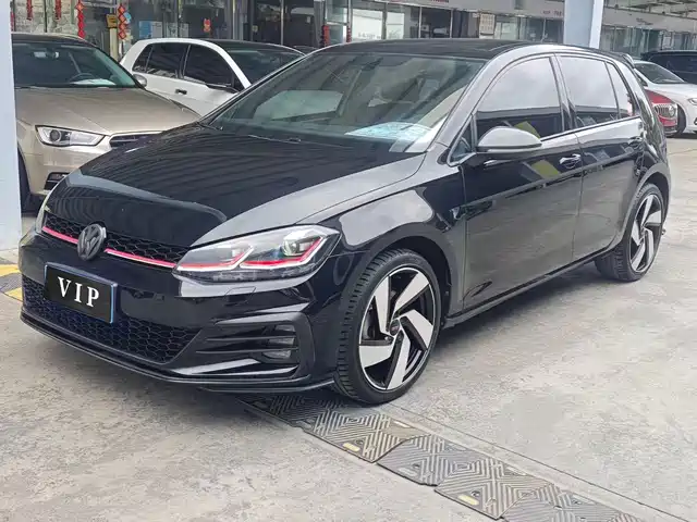VOLKSWAGEN GOLF