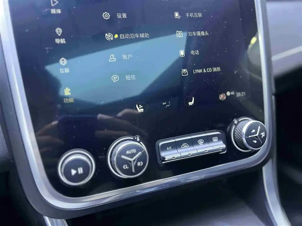 Lynk & Co 01 2017 2.0T AWD Pro фото 18