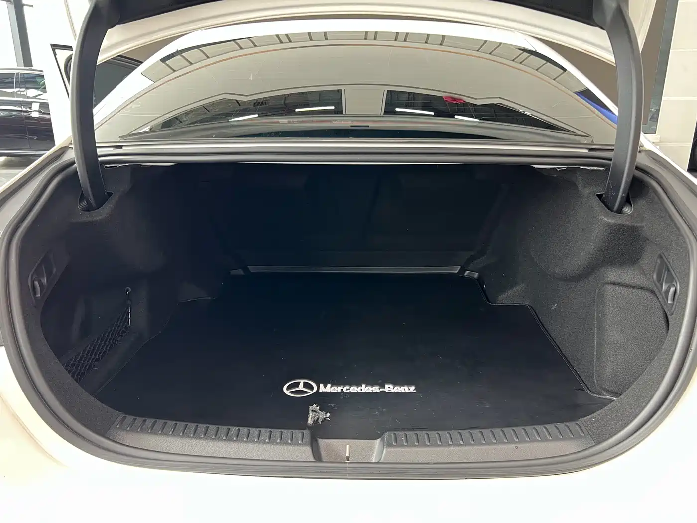 Mercedes-Benz E-Class 2024 Model E 260 L фото 50
