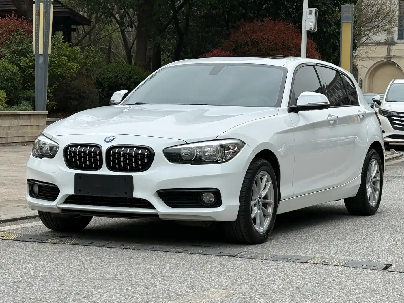 BMW 1 Series (Import) 2015 118i Leading фото 3