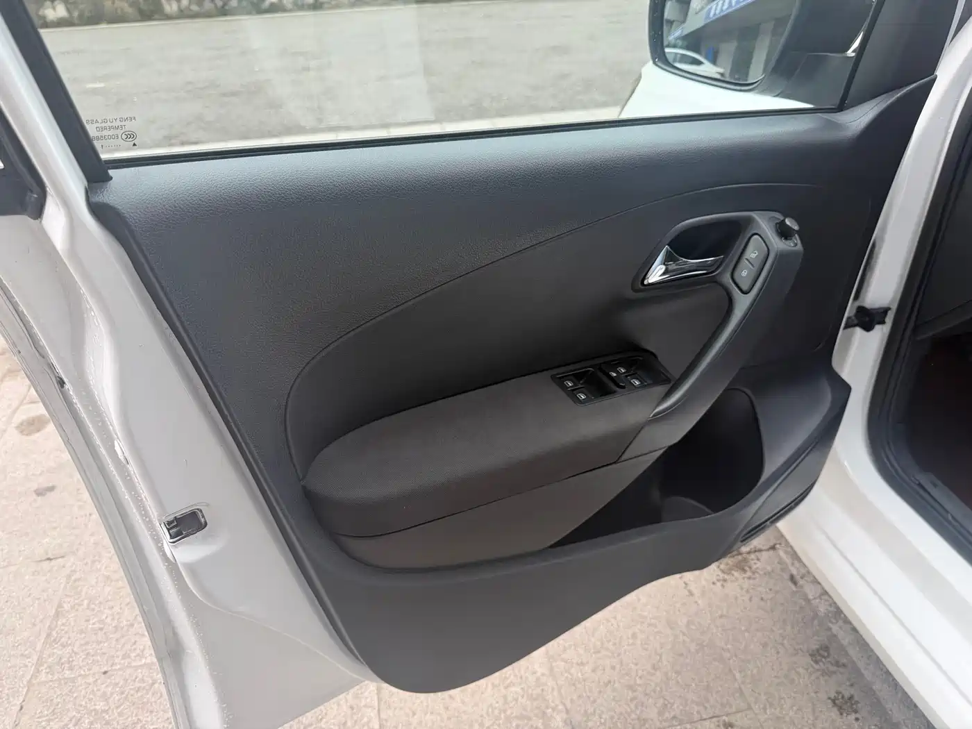 Volkswagen Polo 2011 1.4L Manual Joy Edition фото 6