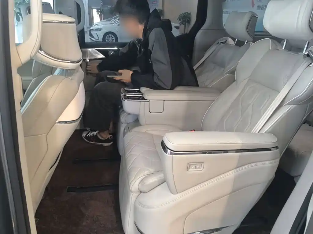 Volvo EM90 2024 2025 Ultra Six-Seater