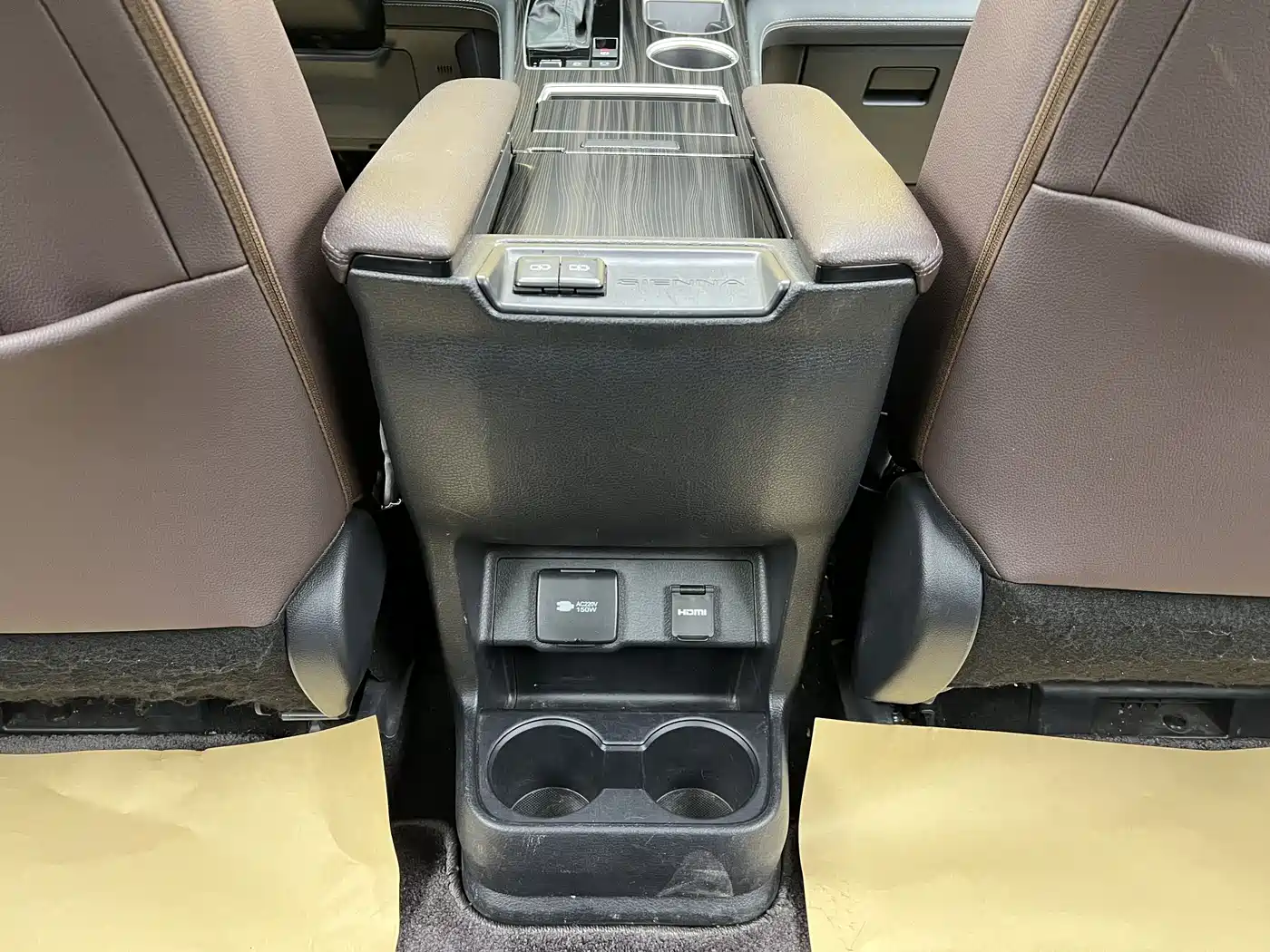 Toyota Sienna 2023 2.5L Hybrid Platinum Edition фото 33