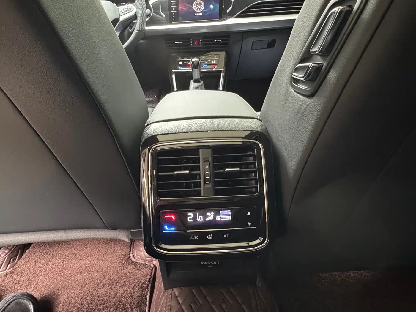 Volkswagen Passat 2025 Outstanding 380TSI Starlight Dragon Soaring Edition фото 13