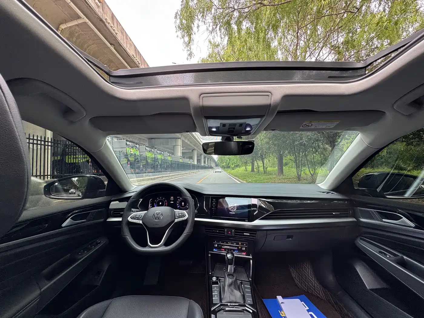 Volkswagen Passat 2025 Outstanding 380TSI Starlight Dragon Soaring Edition фото 14