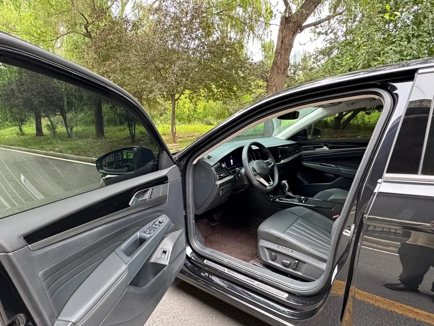 Volkswagen Passat 2025 Outstanding 380TSI Starlight Dragon Soaring Edition фото 9