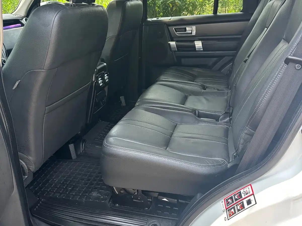 Land Rover Discovery 2015 3.0 SDV6 HSE Diesel фото 9