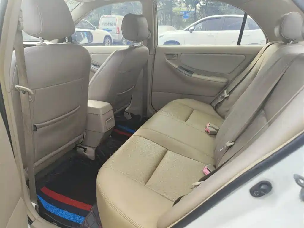 Toyota Corolla 2013 1.6L Automatic Luxury фото 6