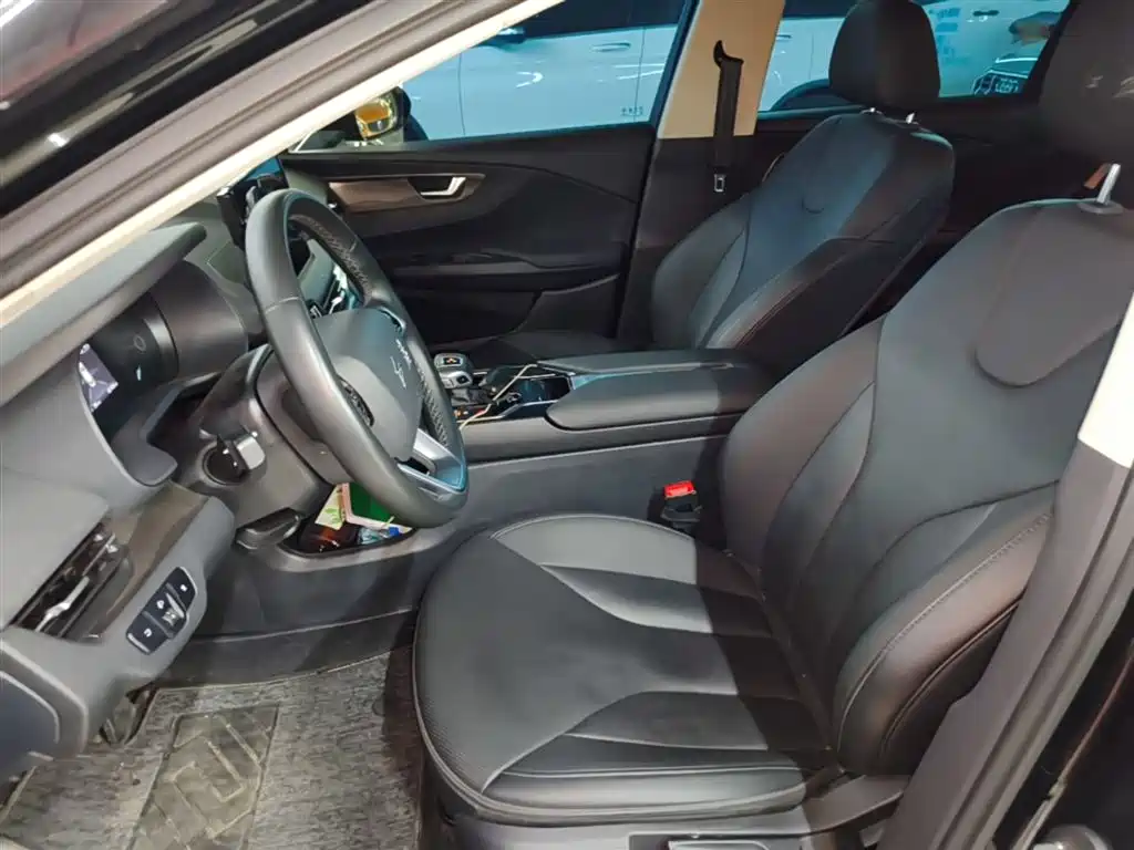 Hongqi E-QM5 2023 Basic Travel Edition фото 15