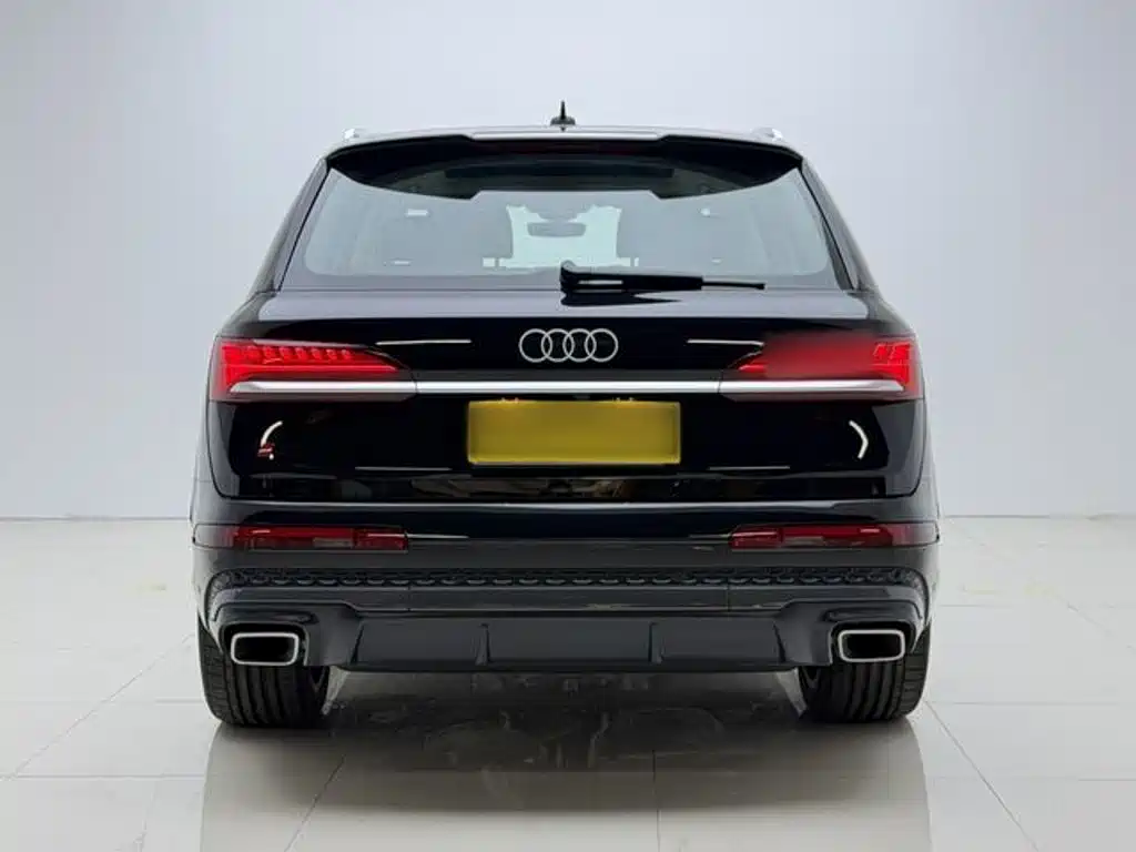 Audi Q7 2026 2025 45 TFSI quattro S line Black Warrior