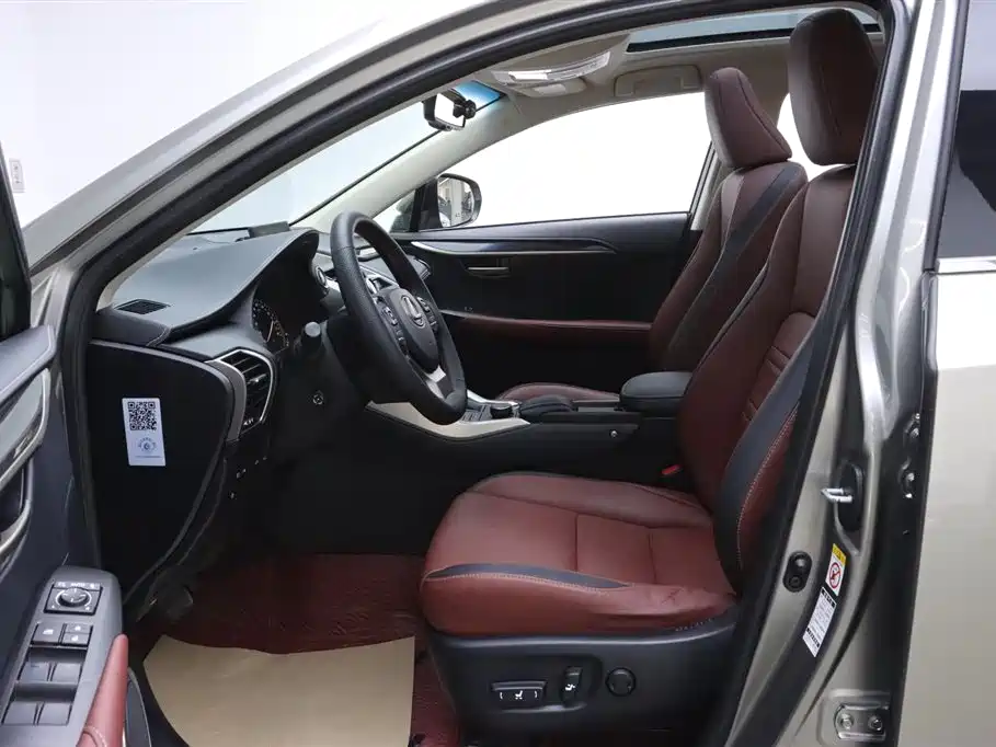 Lexus NX 2015 300h AWD F SPORT фото 15