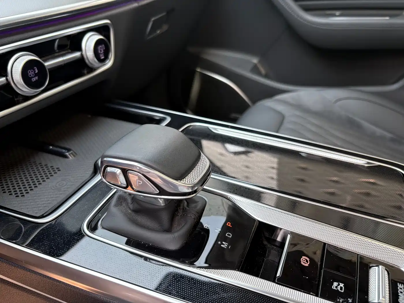 Hongqi HS5 2023 2.0T AWD Flag Enjoy Pro Edition фото 8