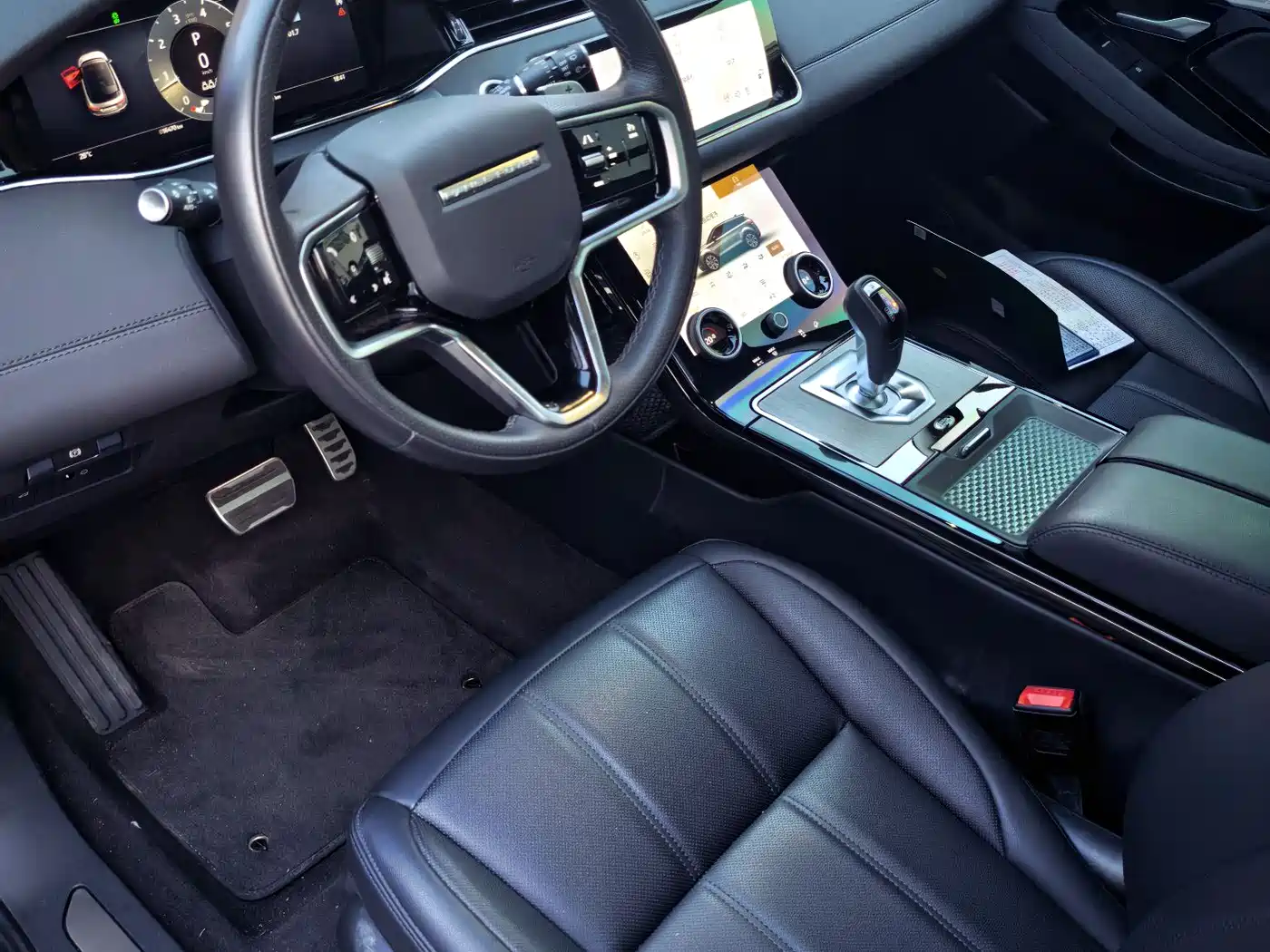 Land Rover Range Rover Evoque 2023 Range Rover Evoque L 249PS Luxury Edition фото 4