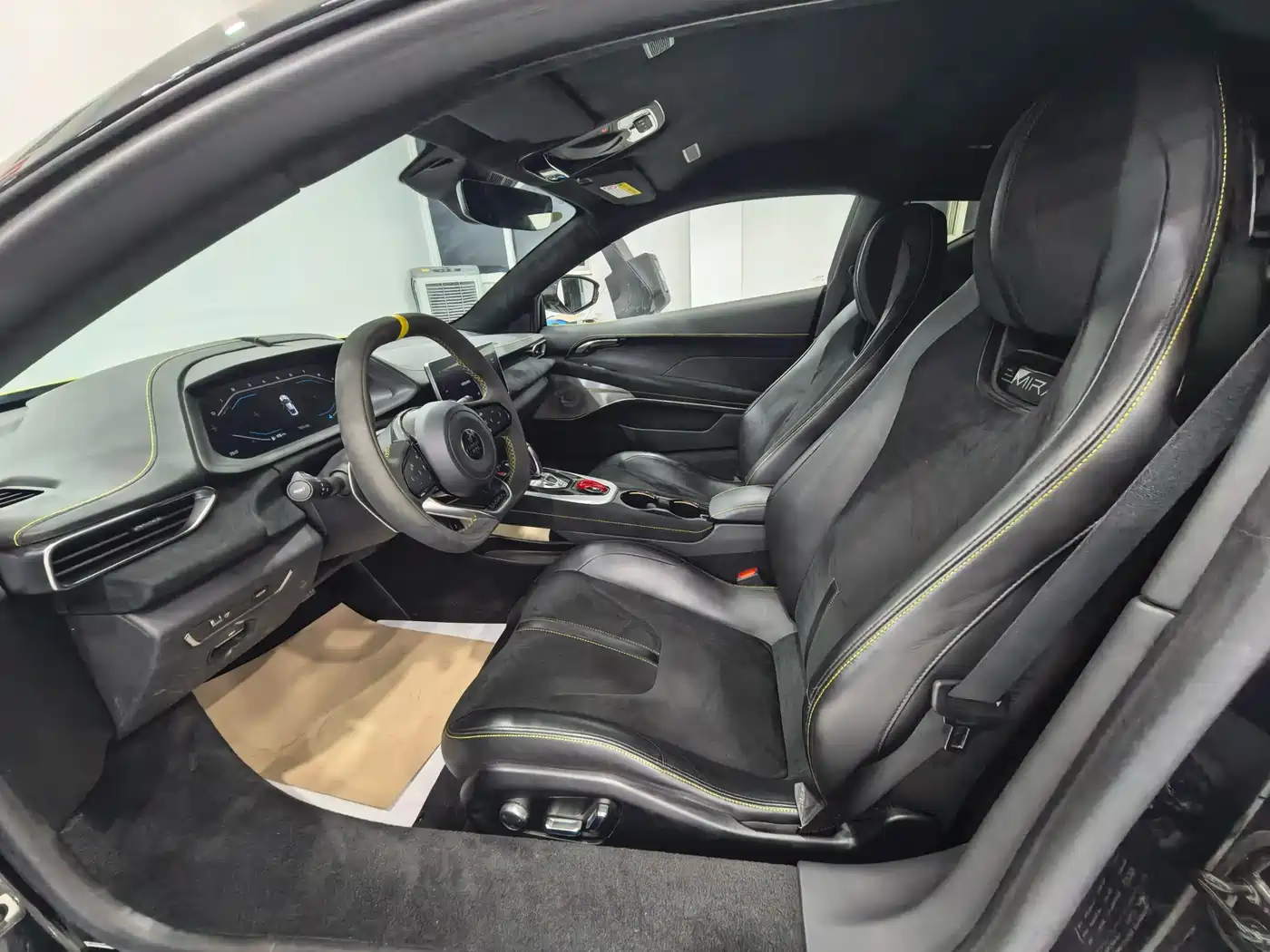 Lotus Cars EMIRA 2021 2.0T DCT First Edition фото 3
