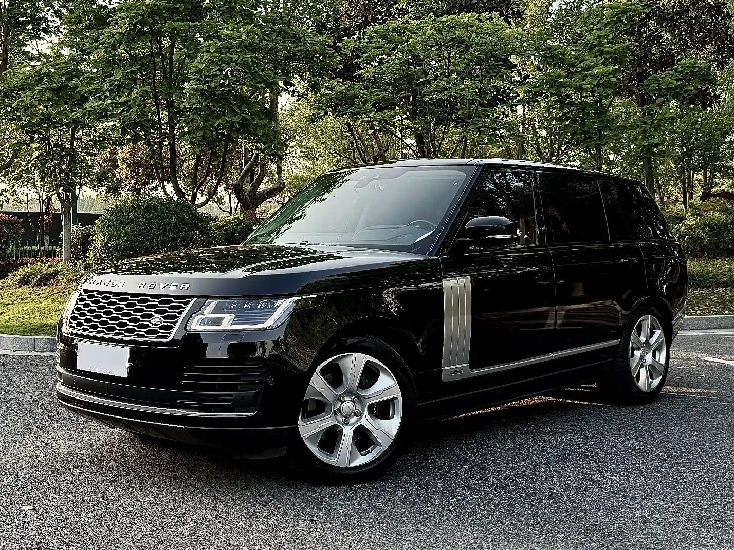 Фото 1 - Land Rover Range Rover