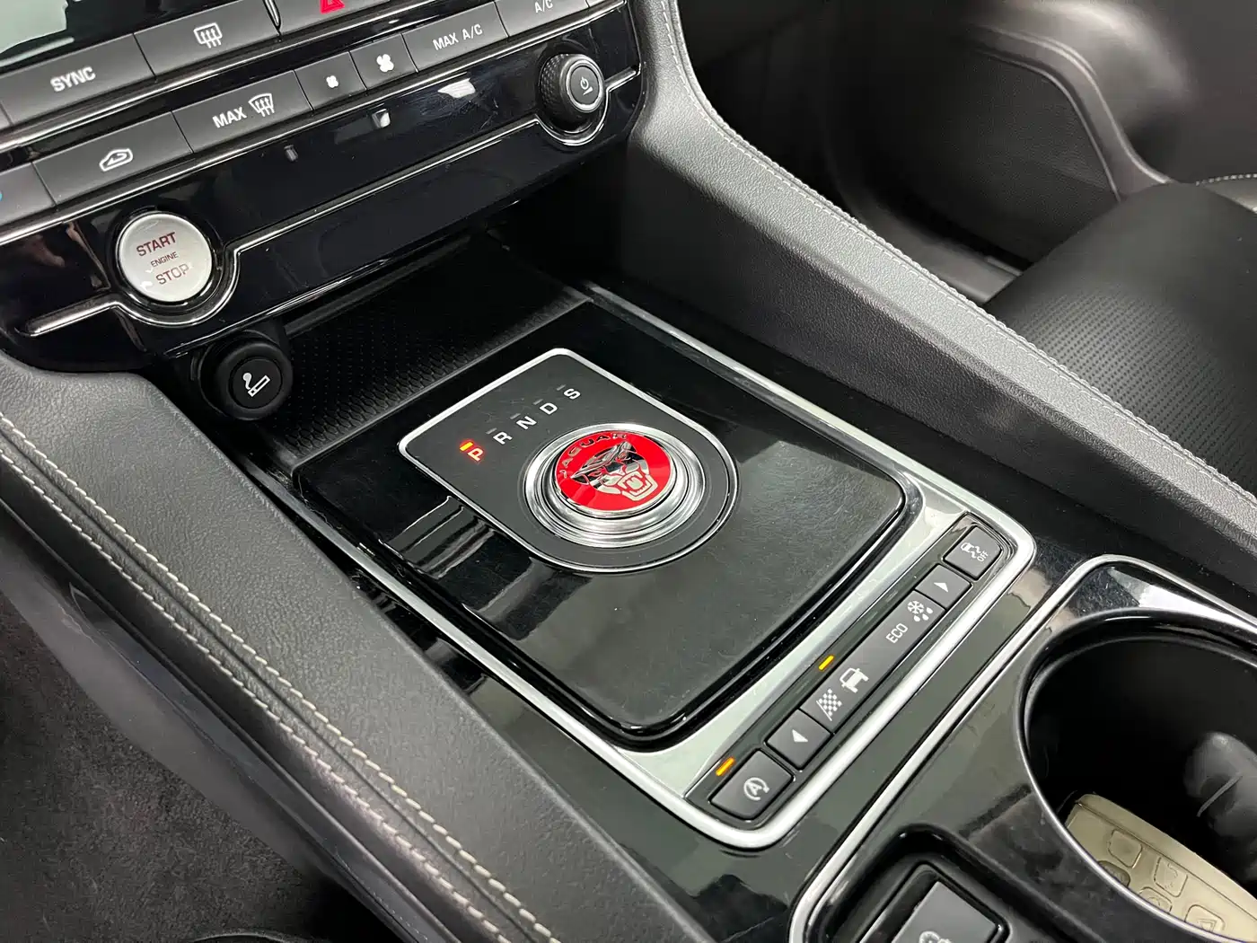 Jaguar F-PACE 2017 2016 2.0T FWD R-Sport Edition