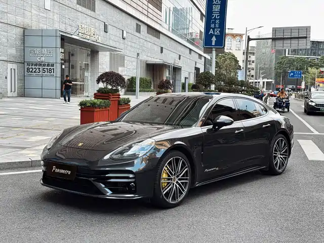 PORSCHE PANAMERA