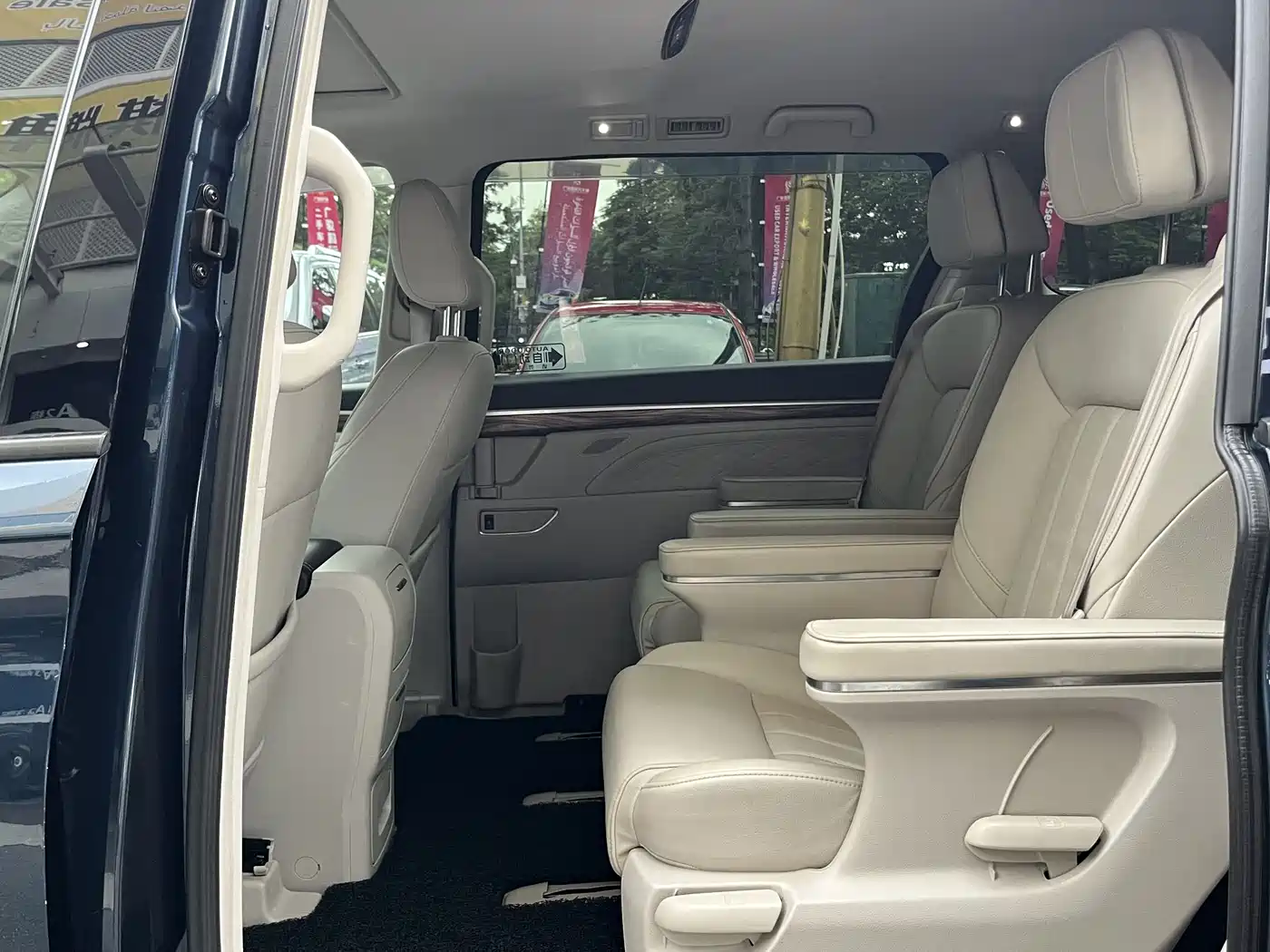 GAC Trumpchi Trumpchi M8 2018 320T Exclusive Edition фото 9