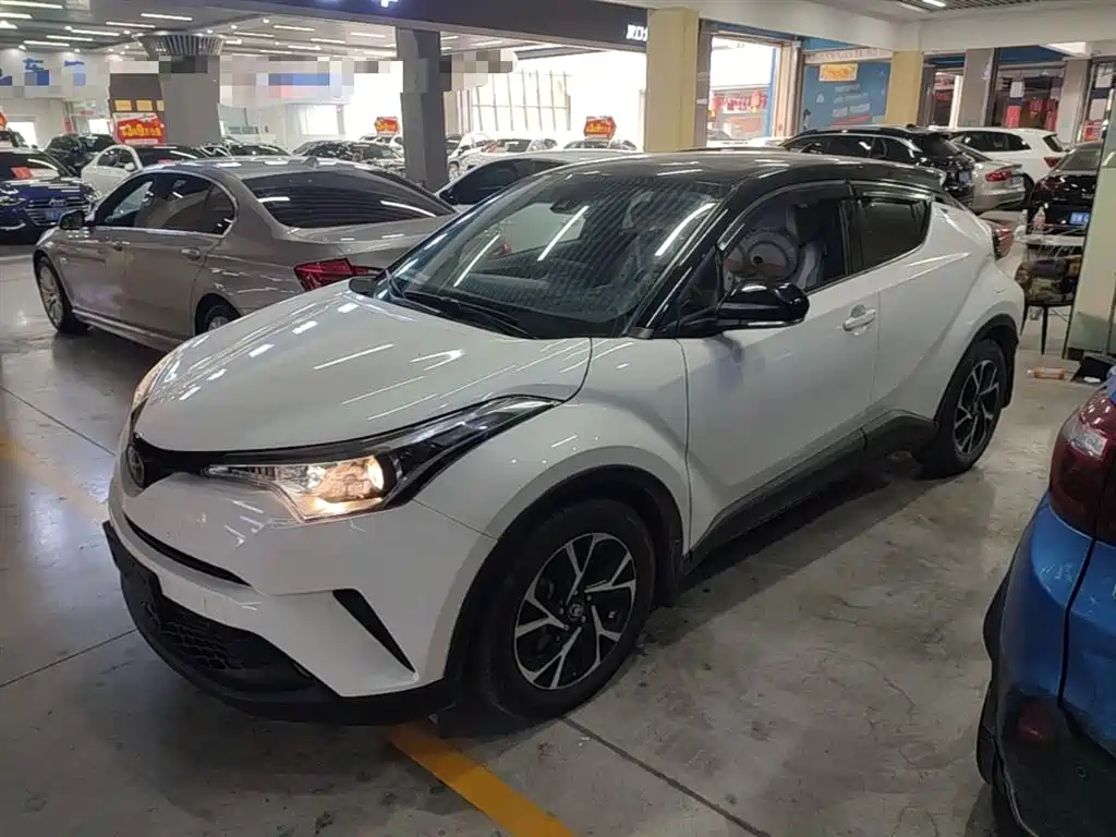 Toyota C-HR 2018 2.0L Leading Sunroof Edition V