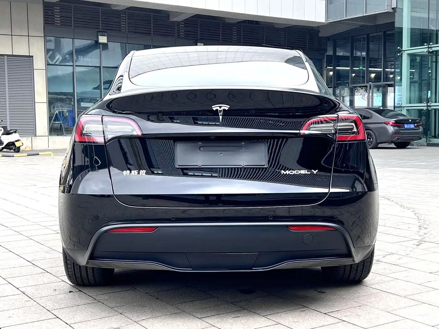 TESLA MODEL Y