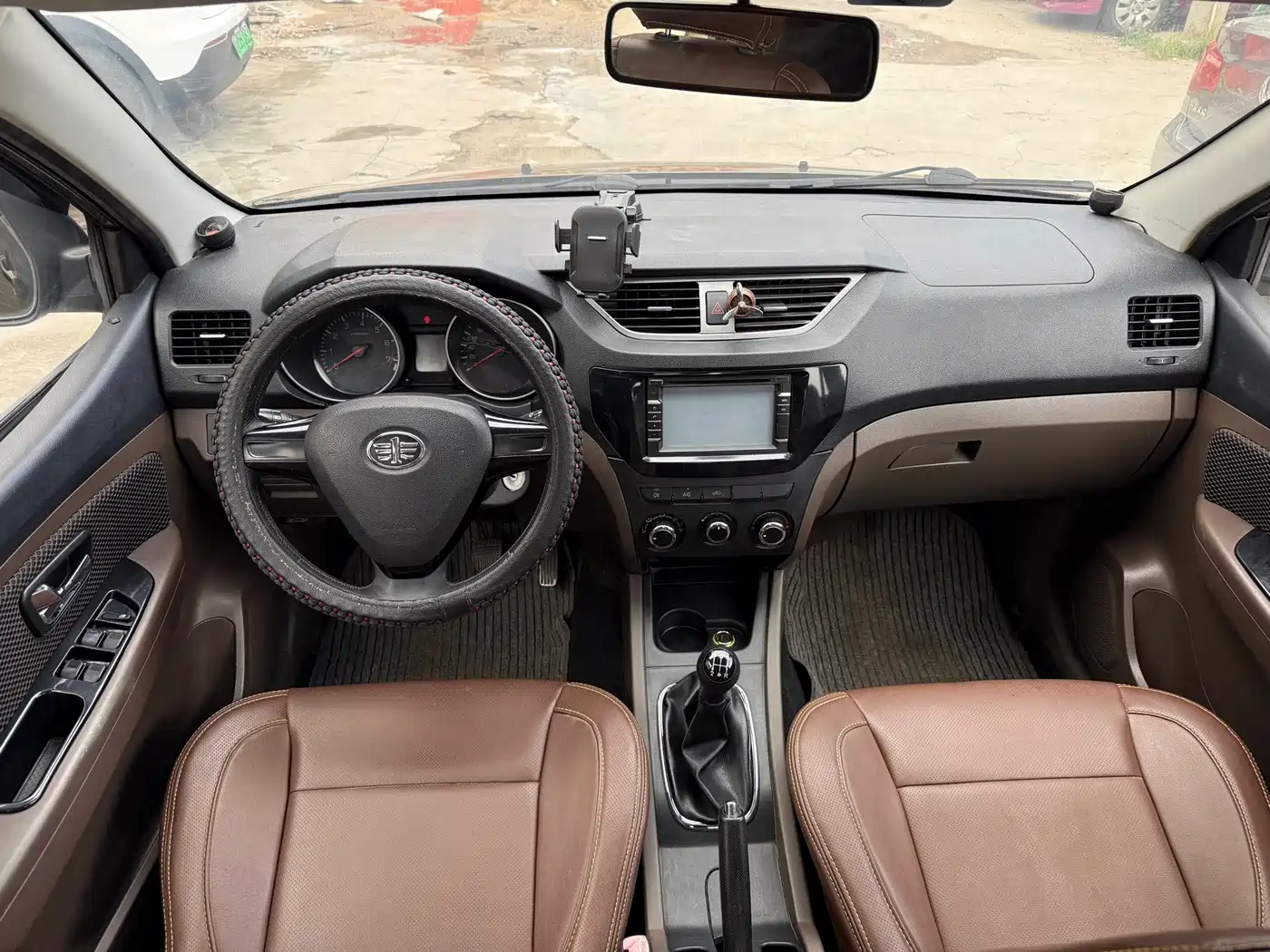 FAW Senya S80 2015 2015 1.5L Manual 7-Seater Navigation Edition