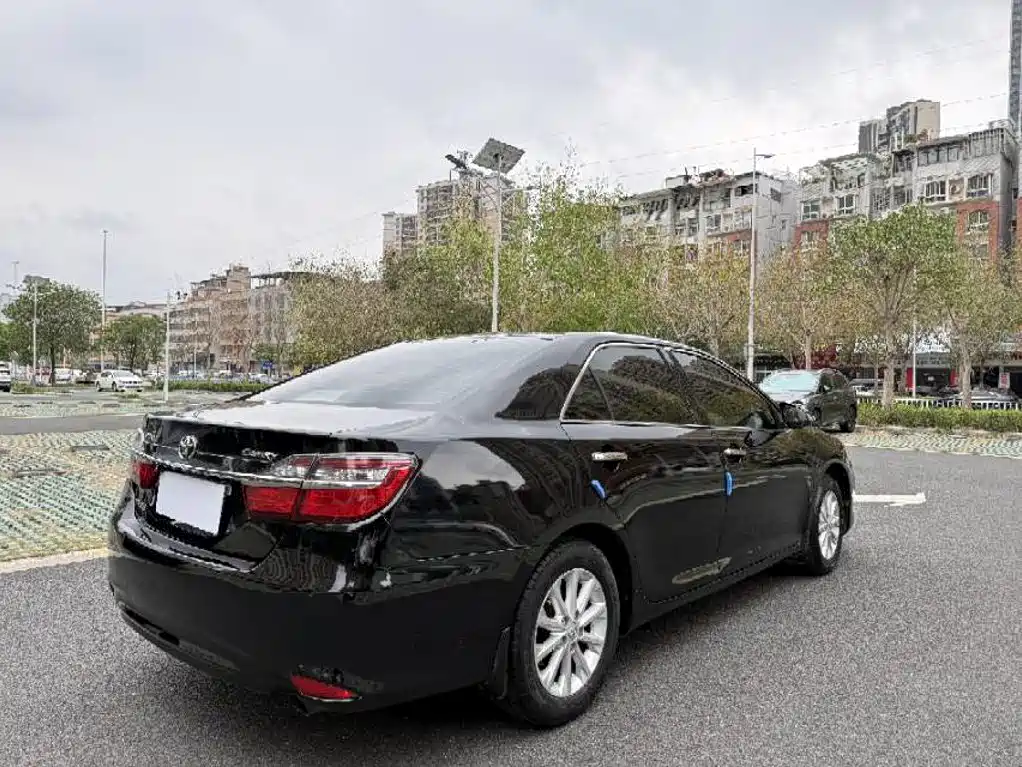 Photo 9 - Toyota Camry