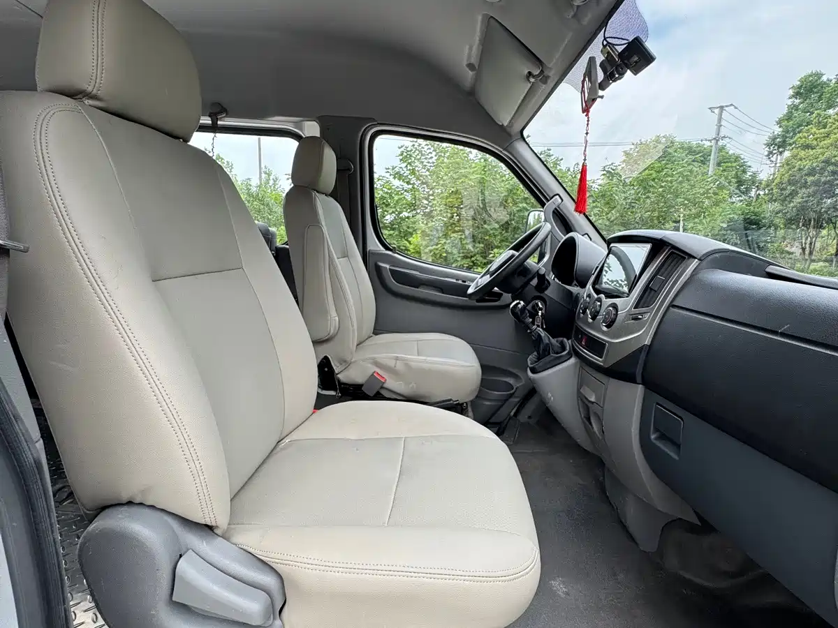 Dongfeng Yufeng Yufeng 2020 2020 2.5T V9 Logistics Vehicle Long Wheelbase Medium Roof 6-9-seater China V ZD25