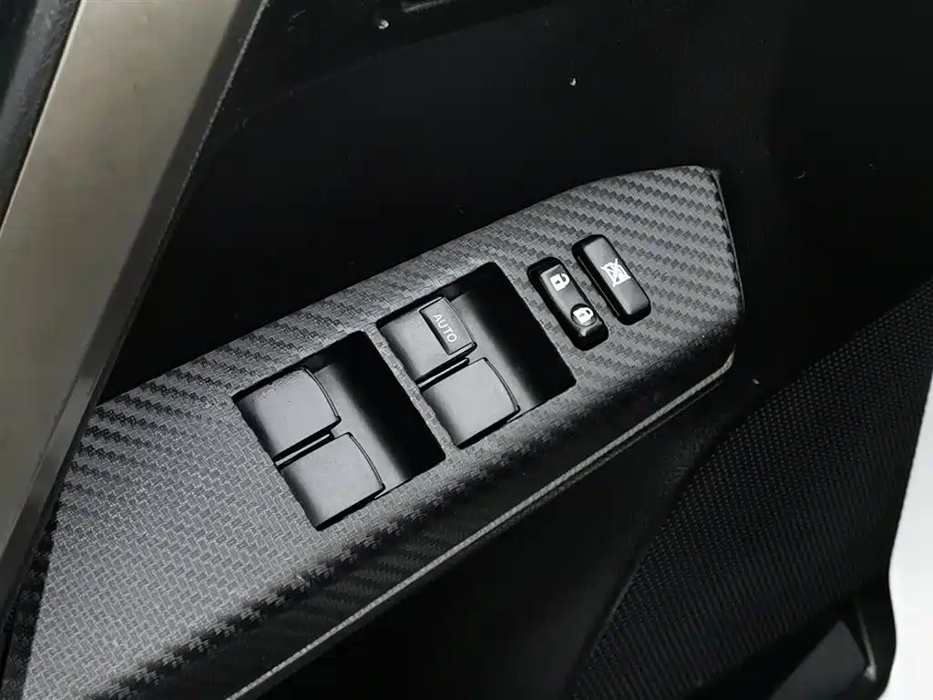 Toyota RAV4 Rongfang 2015 2.0L CVT 2WD Trend Edition фото 9