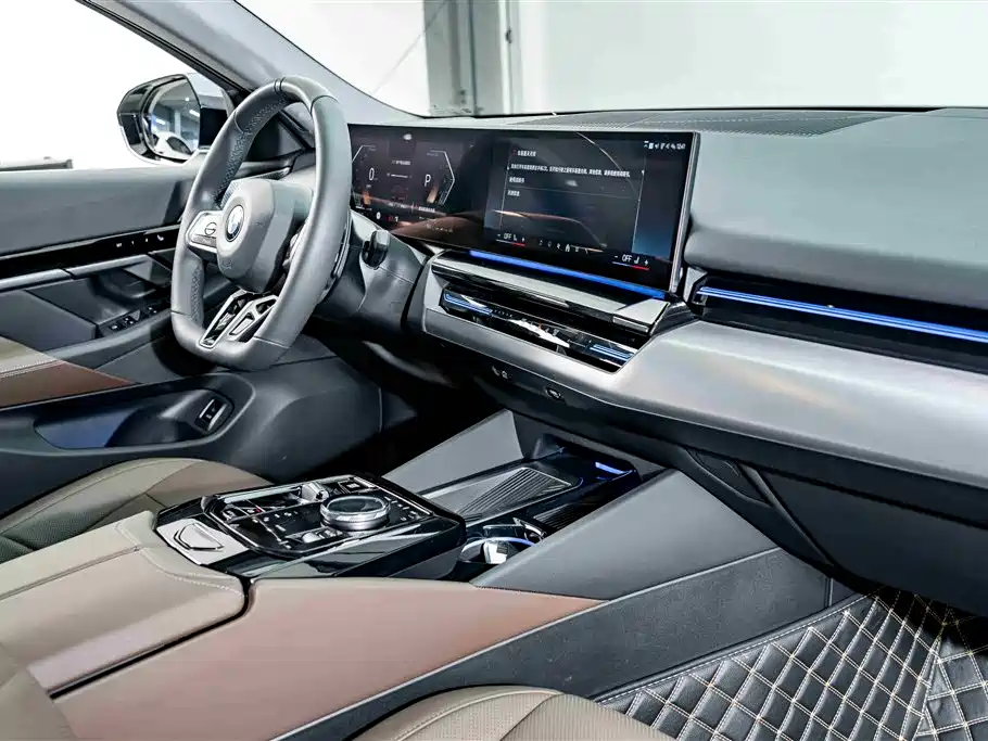 BMW 5 Series 2024 525Li M Sport Package фото 17