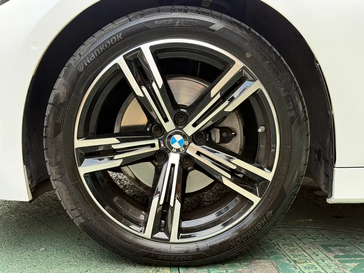 BMW 3 Series 2023 325Li M Sport Black Night Package фото 17
