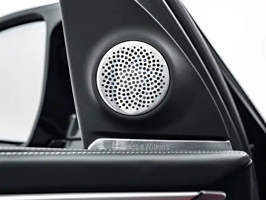 BMW XM 2023 50e фото 17