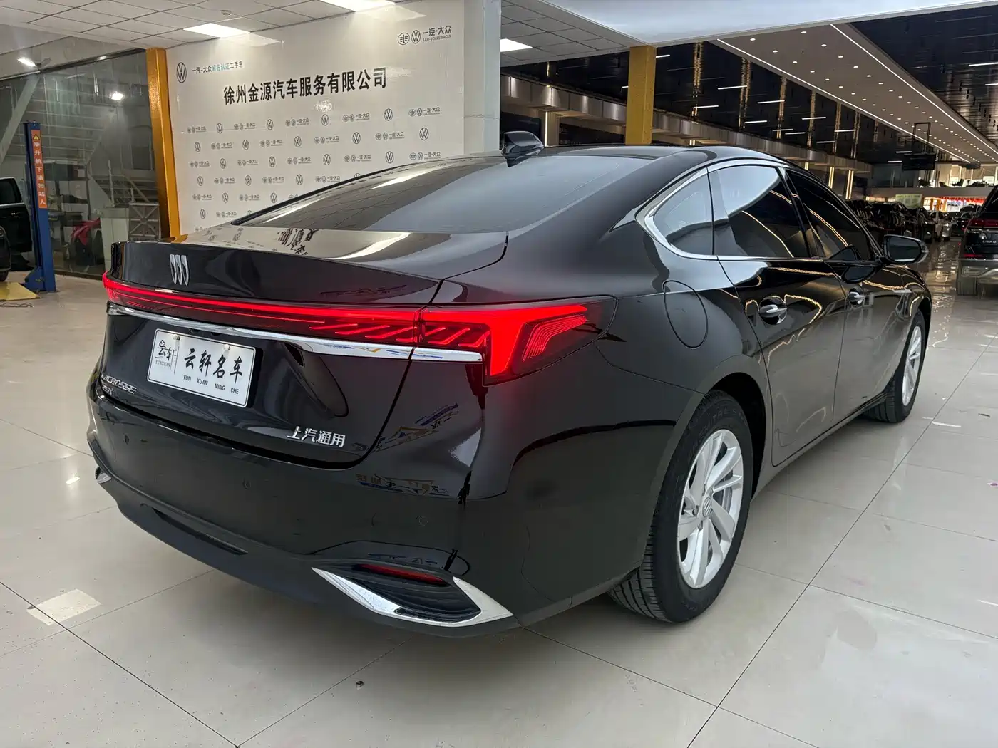 Photo 7 - Buick LaCrosse